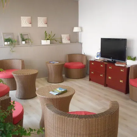 Hotel Les Gens De La Rochelle 2*