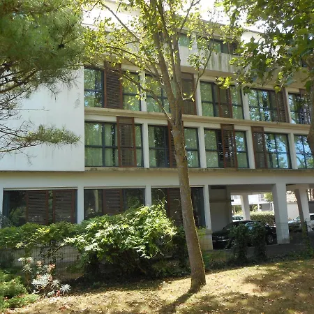Hotel Les Gens De La Rochelle 2*