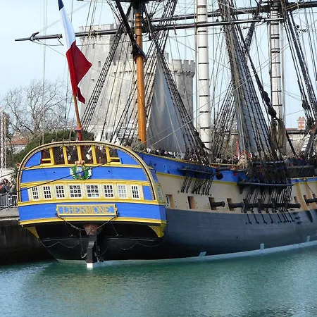 Hotel Les Gens De La Rochelle 2*